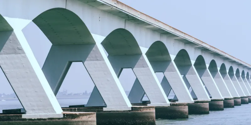 TIkkurila produkter på betongbro